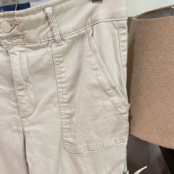 Democracy Women's Capris in Cream Democracy Size 6 - Picture 3 of 8